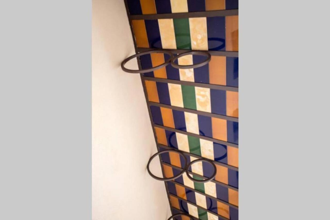 Pop Art, Un Aroma A San Julian En Enladrillada Apartment Seville